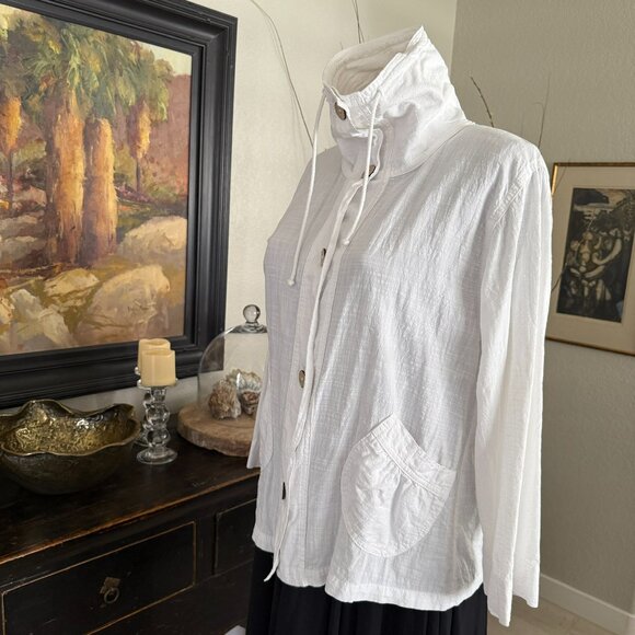 Drawstrings of Malibu Summer Gauze Cotton Jacket w/ wooden buttons - Picture 2 of 6